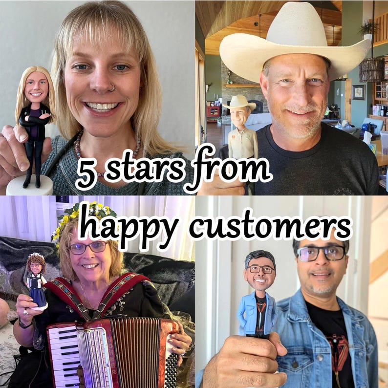 Puede incluir: Un collage de cuatro fotos con personas sonriendo sosteniendo figuras de bobblehead personalizadas. El texto "5 estrellas de clientes felices" est&aacute; superpuesto en la imagen. Los bobbleheads parecen ser personalizados.