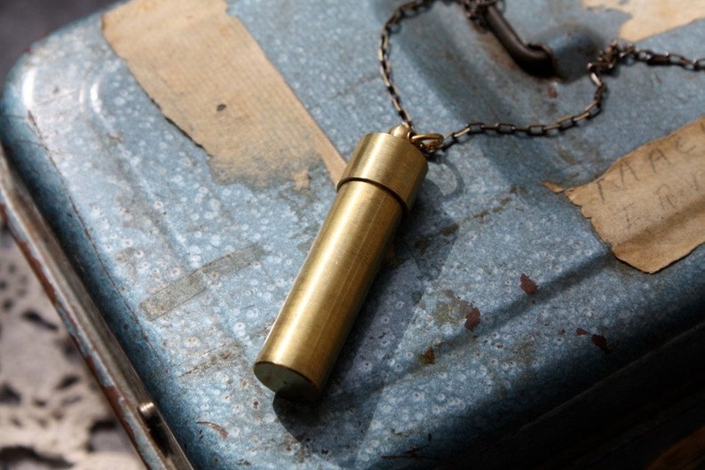 Secret Vial Necklace or Mini Cremation Urn for Pet Ashes Brass Memorial Jewelry zdjęcie 1