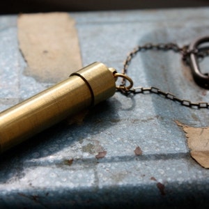 Secret Vial Necklace or Mini Cremation Urn for Pet Ashes Brass Memorial Jewelry zdjęcie 2