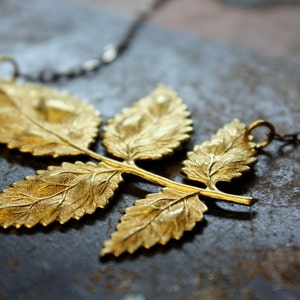 Romance in the Garden Leaf Necklace Bild 1