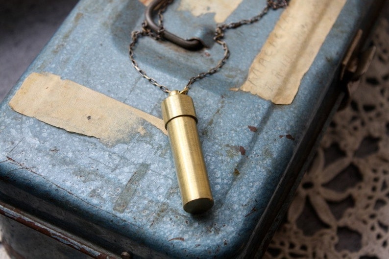 Secret Vial Necklace or Mini Cremation Urn for Pet Ashes Brass Memorial Jewelry zdjęcie 5