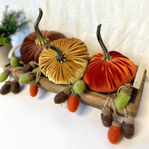 Wool Felted Acorns Set of 25, Rustic Home Decor, Woodland Nursery, Fall Wedding Decorations, Cottagecore Aesthetic, Forest Themed Home image 4