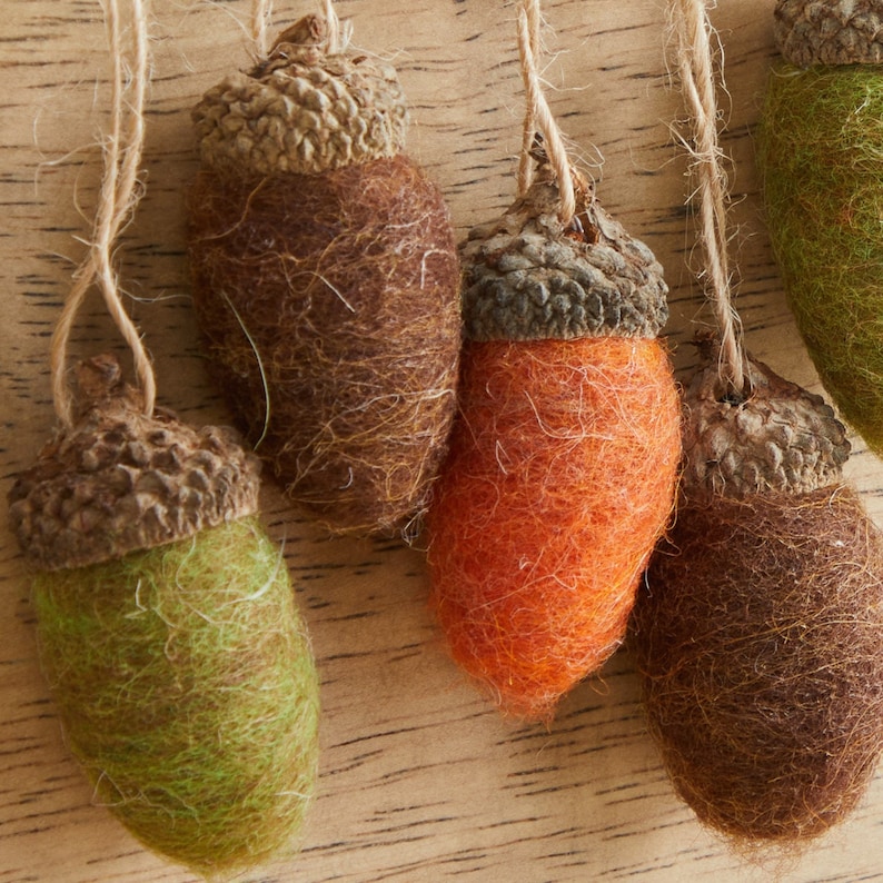 Wool Felted Acorns Set of 25, Rustic Home Decor, Woodland Nursery, Fall Wedding Decorations, Cottagecore Aesthetic, Forest Themed Home image 2