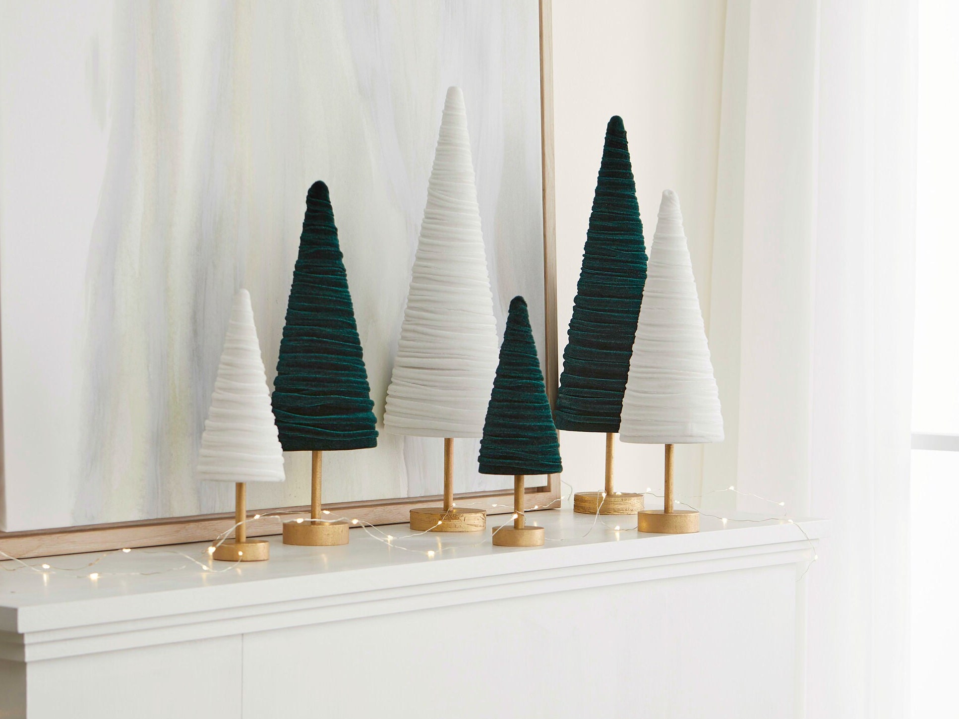  Christmas Pedestal Velvet Trees Set of 3 Modern Winter Tree  Decorations 3 Sizes Christmas Velvet Decorations Rustic Xmas Table Top  Centerpiece Decor for Home Entryway (Green) : Home & Kitchen