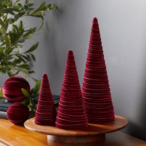 Set von 3 weinroten Samtkegeln, luxuriöse Wohnkultur, Weihnachtsbaum, Bücherregal, stimmungsvolle Kaminsims Akzente, eleganter Charme, perfektes Geschenk für Sie