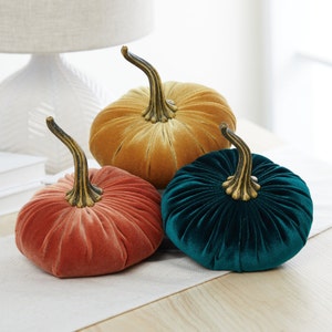Große Samt Kürbisse 3er Set, Herbst Dekor für Kaminsims, Thanksgiving Tischplatte, Smaragdgrün und Gold Herbst, rustikale Bauernhaus Dekor Bild 1