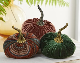 GROSSE Samt-Kürbisse 3er-Set, olivgrüner Kürbisdekor, Herbstmanteldekor, gestreifter Kürbisherbstmantelakzent, dekorative Kürbisse für
