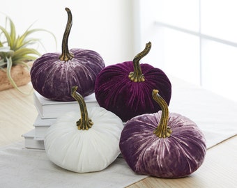 PICCOLE zucche di velluto set di 4, ragazza arredamento vivaio viola lilla, centrotavola nuziale tono gioiello per tavoli, arredamento accogliente, zucca viola prugna