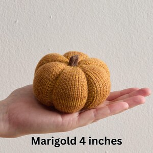 Calabazas de punto, decoración suave de otoño, juego de 3, regalo de estilo otoñal, rellenos para cuencos en tonos cálidos hechos a mano, regalo para anfitriones de otoño, decoraciones acogedoras imagen 4