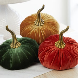 Große Samt Kürbisse 3er-Set, oranges Kürbis Dekor, Thanksgiving Herzstück, Hygge Zuhause, elegantes Bücherregal, olivgrüne Akzent Küche