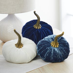 Conjunto de 3 abóboras grandes de veludo, decoração de berçário azul-bebê para o outono, decoração de casa de veludo de luxo feita à mão, decoração de estante, peça central