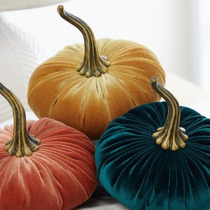 Große Samt Kürbisse 3er Set, Herbst Dekor für Kaminsims, Thanksgiving Tischplatte, Smaragdgrün und Gold Herbst, rustikale Bauernhaus Dekor Bild 2