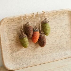 Wool Felted Acorns Set of 25, Rustic Home Decor, Woodland Nursery, Fall Wedding Decorations, Cottagecore Aesthetic, Forest Themed Home image 1