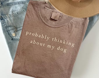 Camiseta "Probablemente estoy pensando en mi perro"