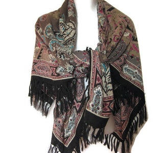 Scarf shawl - HIPPIE HIPSTER floral paisley festival scarf - Vintage 90s beige pink square scarf