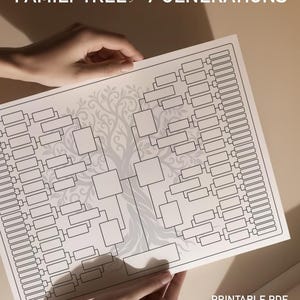 Puede incluir: Juego de tres tazas de cerámica color crema con esmalte moteado. Cada taza presenta un diseño floral pintado a mano en tonos azules, verdes y amarillos. Las tazas tienen una forma simple y redondeada y un asa cómoda.