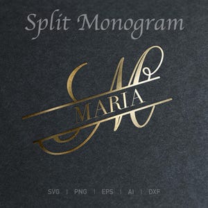 Puede incluir: Diseño de monograma dividido dorado con el nombre "MARIA" en una fuente serif, sobre un fondo texturizado gris oscuro. El diseño incluye el texto "Split Monogram" en la parte superior y opciones de tipo de archivo en la parte inferior.