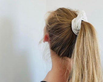 Silk Scrunchie white