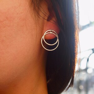 Örhängen i sterlingsilver med dubbla cirkelformade ringar: Örhänge
