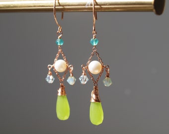 Peridot Kite Earrings, Handmade Dangle Earrings 14K gold filled, gift for august baby, Green Quartz, Swarovski, Fresh Water Pearl