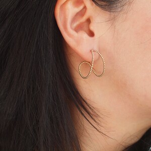Gold filled Bubble Hoops, perleé earrings, Beaded huggie hoops, Contemporary huggy hoops stud earrings, Anneaux, 3D hoops, double hoops