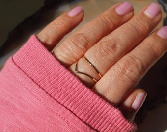 Gold Filled Kite Ring: Hammered V-Line Stackable Ring