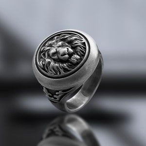 925 Sterling Silver Lion Signet Ring – Handmade Men's Oxidized Silver Ring, Bold Lion Head Statement Jewelry, Gothic Zodiac Leo Gift
