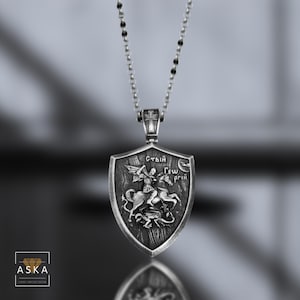 Collar de San Jorge y el Dragón para hombre en plata de ley, joyería personalizada de San Jorge, regalo cristiano personalizable de San Jorge.