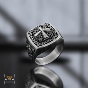 Elegant Knight Templar Sterling Silver Signet Ring for Men, Maltese Cross Christian Signet Ring, Catholic Ring, Maltese Templer Symbol Gift