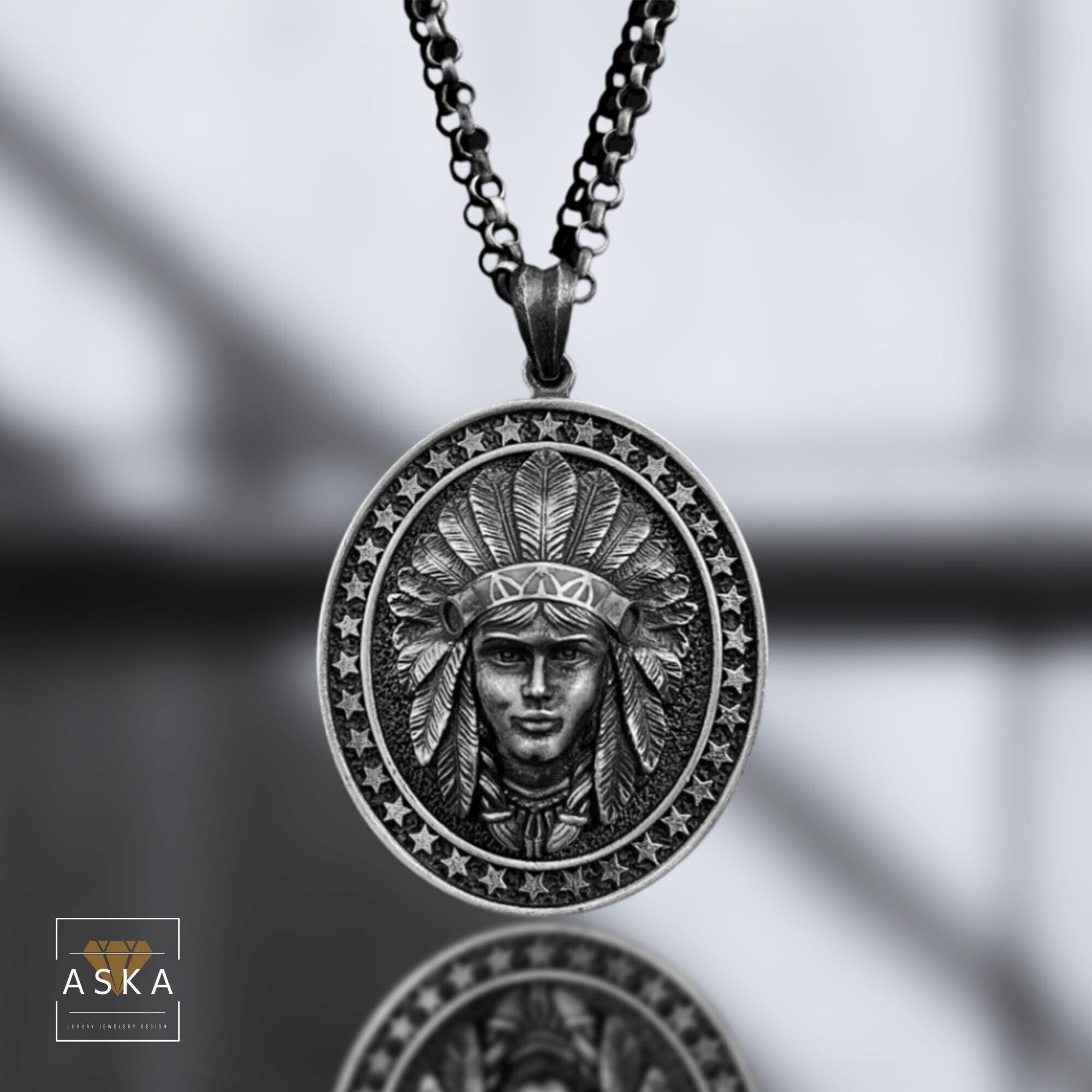 ネイティブアメリカンハンドメイド ペンダントトップ ハンドメイドのスターリングシルバー製インディアンチーフネックレス