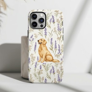 Könnte beinhalten: Eine weiße iPhone-Hülle mit einem Blumenmuster aus Lavendelblüten und einem Golden Retriever. Der Hund sitzt und schaut nach links.