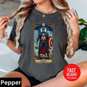Captain America Gerechtigkeit Tarot Karten Shirt, Marvel Superheld Shirt, Comfort Colors Shirt, Erwachsene Unisex Shirt, Tarot Karte Nummer 11 Gerechtigkeit