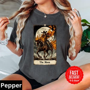Camiseta de la carta del tarot Ghost Rider The Moon, camiseta de vaquero, camiseta de superhéroe Marvel, camiseta de colores cómodos, camiseta unisex para adultos, carta del tarot número 18