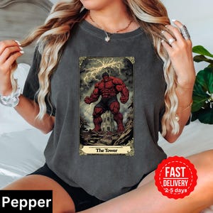Maglietta con la carta dei tarocchi di Red Hulk The Tower, maglietta del film Marvel Captain America, maglietta Comfort Colors, maglietta unisex per adulti, carta dei tarocchi numero 16
