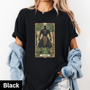 Maglietta con carta dei tarocchi Black Panther The World, maglietta con colori comfort dei supereroi Marvel, maglietta unisex per adulti, numero della carta dei tarocchi 21 The World