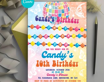 Invitación de In My Birthday Era, invitación a fiesta musical de cumpleaños de adolescente, fiesta de Eras en púrpura y azul, invitación de pulsera de la amistad, Canva editable