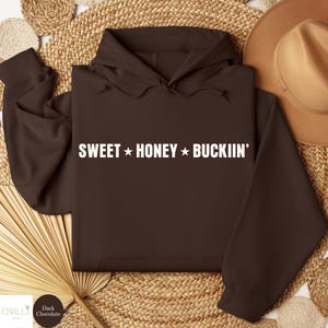 Sweat à capuche unisexe •SWEET•MIEL•BUCKIIN'•, sweat à capuche cowboy vintage, sweat à capuche western, bachelorette western, sweat à capuche cowboy rétro