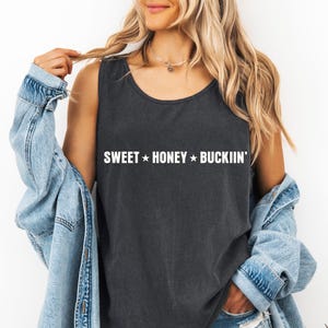 Débardeur unisexe vintage Comfort Colors® SWEET•MIEL•BUCKIIN', T-shirt Western, T-shirt Western Bachelorette, t-shirt cowboy rétro