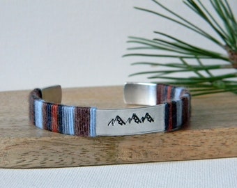 Bracelet montagne. Cadeau pour amoureux de la montagne. Bracelet jonc. Pour elle. Pour lui.