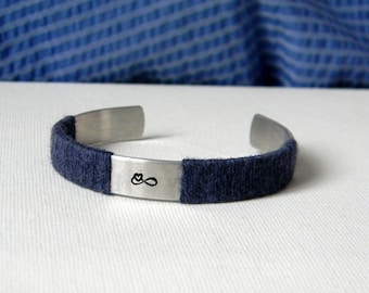 Infinity knot bracelet. Wool anniversary gift. 7th wedding anniversary. Seven years married.