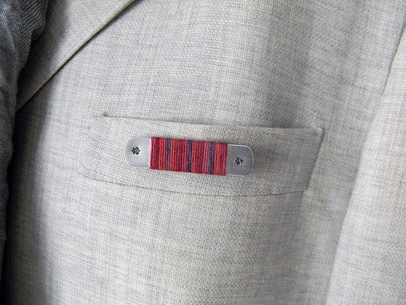 Broche pin. Rectangulaire. Broche laine. Pour écharpe, poche veste, manteau, chapeau. Rouge, violet. 5 cm x 1.3 cm image 3