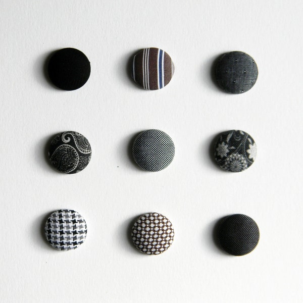 Petit pins veste. Pins noir, gris, marron. Paisley, floral, geometrique. Style bureau. Pour homme, pour femme. 15 mm ou 20 mm.