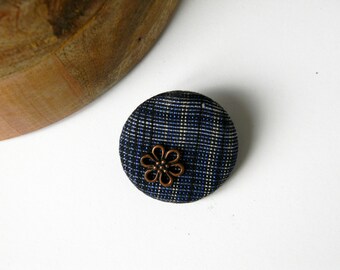 Fabric brooch. Round. Plaid indigo blue. Textile brooch. Scarf or coat brooch - 32 mm - 1 1/4 inch - One of a kind. Made in Italy