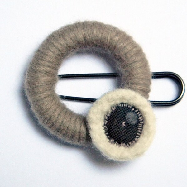 Wool kilt pin brooch. Japanese fabric and felt. Linen beige, off white, grey and brown.  Yarn jewelry. Eco friendly.