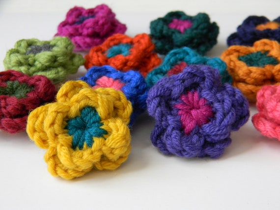 Spilla giacca. Boutonniere fiore bavero. Per uomo, per donna. - Italia