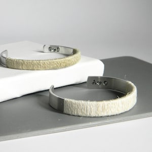 Pulsera de lino. Regalo personalizado para bodas de lino. Cuarto aniversario.