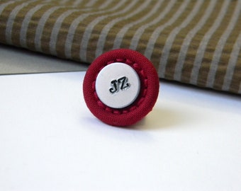 Round lapel pin. Solid color. Initials lapel pin. Monogram. Gift for groomsmen. Wedding lapel pin. For man, for woman. 32 colors available