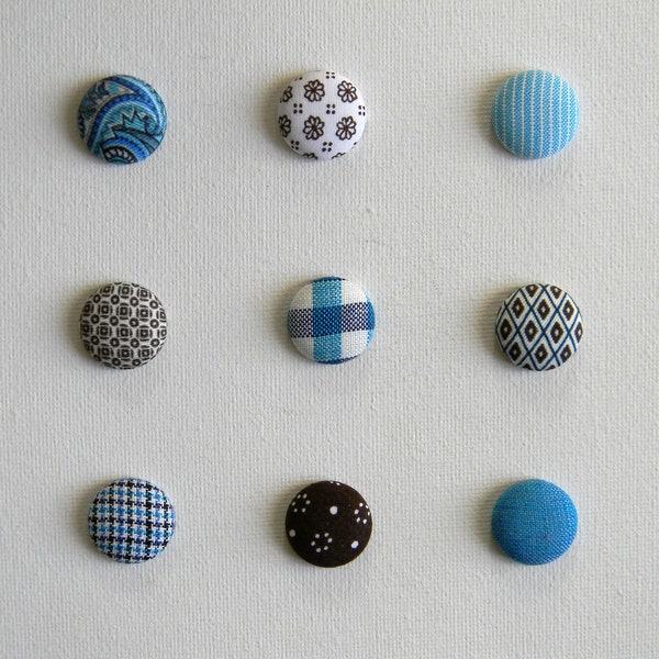 Pins veste turquoise. Pin's de costume marron. Boutonniére ronde tissu. Petite broche veste. Style bureau. Petite boutonnière.