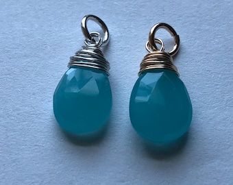 Colgante de pera con calcedonia aguamarina, joyería de piedras preciosas envueltas en alambre