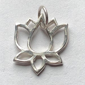 LOTUS Charms Pendants, Sterling Silver or 24k Gold Vermeil Lotus Blossom Flower Outline / 1-10 pcs, 16.5x16 mm, Hammered, Artisan, yoga art